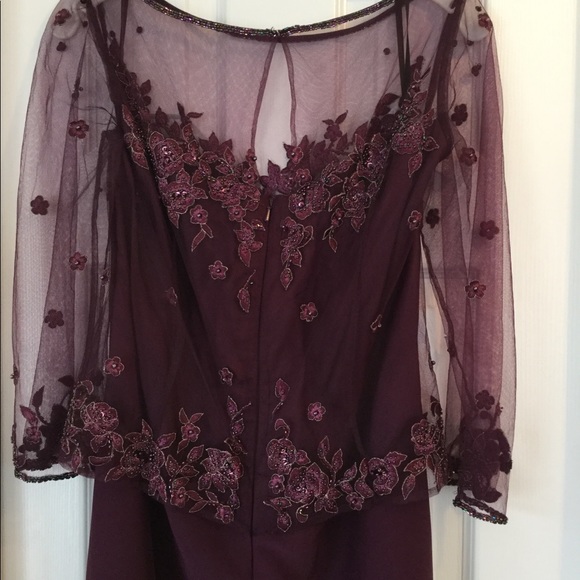 🌺Beautiful Burgundy/Wine Gown🌺 - Picture 5 of 8